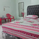 Oyo 93268 Maradona Guest House